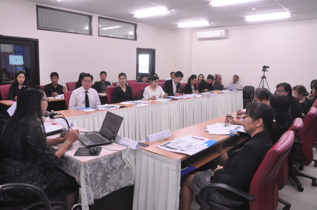 โครงการอบรมเชิงปฏิบัติการแนวทางการปรับปรุง/พัฒนาหลักสูตรตามเกณฑ์มาตรฐานหลักสูตรระดับบัณฑิตศึกษา พ.ศ. 2558 (2 มีนาคม 2560)