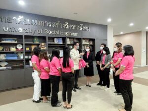 คณะผู้บริหารและบุคลากรบัณฑิตวิทยาลัยเข้าอวยพรและขอพรจากผู้บริหารมหาวิทยาลัย เนื่องในโอกาสเทศกาลส่งท้ายปีเก่า ต้อนรับปีใหม่ 2565