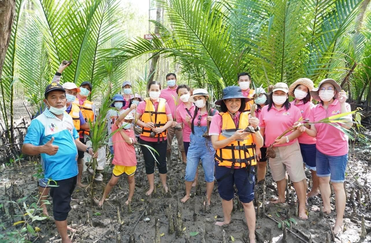 กิจกรรม “Life on Land” ปลูกป่าชายเลนเฉลิมพระเกียรติ เนื่องในโอกาสวันเฉลิมพระชนมพรรษาสมเด็จพระนางเจ้าฯ พระบรมราชินี