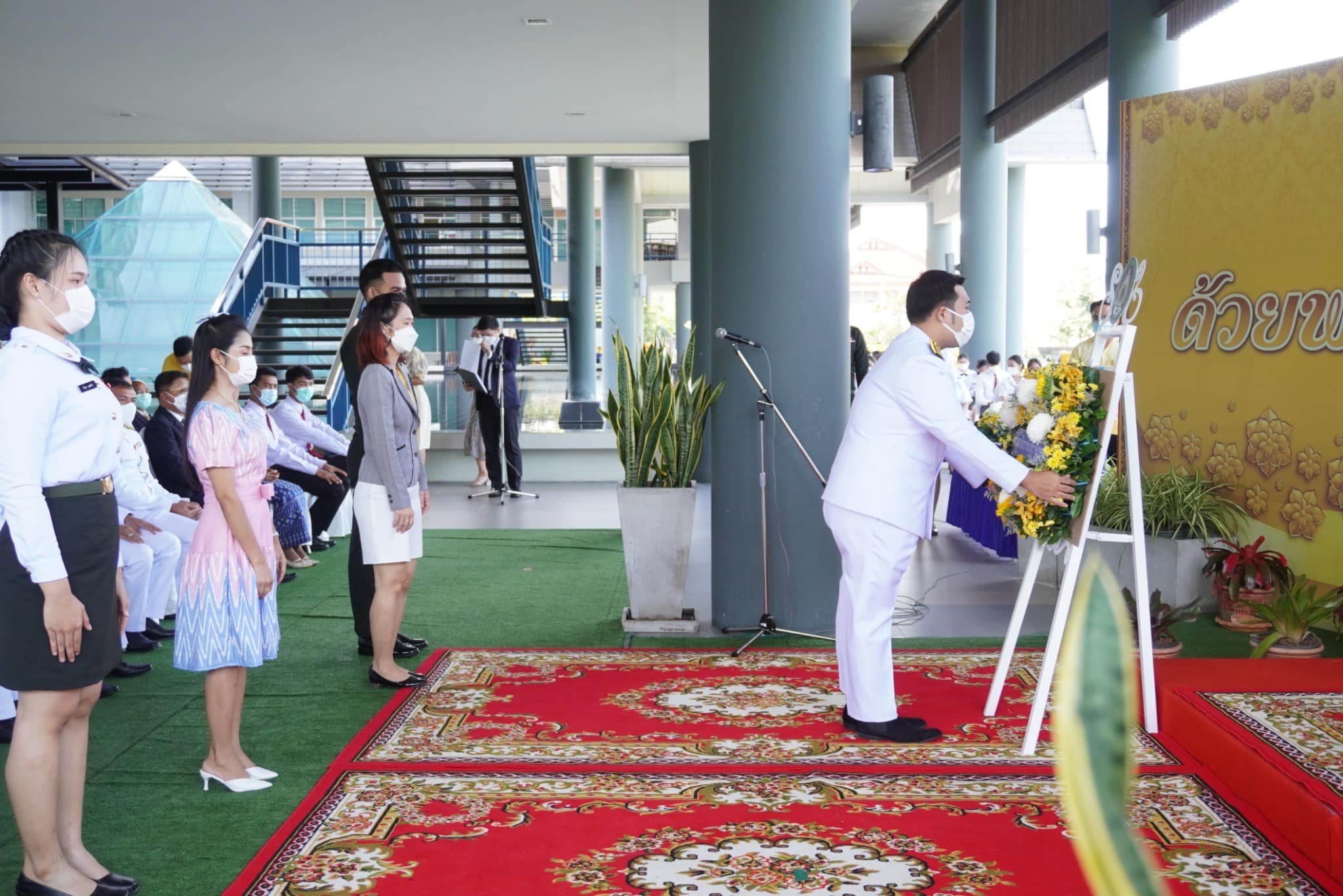 ร่วมพิธีน้อมรำลึกถึงพระเกียรติคุณพระบาทสมเด็จพระปรเมนทรมหาอานันทมหิดล พระอัฐมรามาธิบดินทร รัชกาลที่ 8 เนื่องในวันอานันทมหิดล